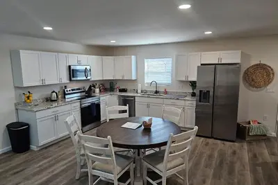 Cozy New Const. Ranch Near Park