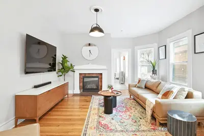 Image de Modern Victorian 3br 2ba Apt with Parking