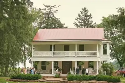 Image de Sugarland Mansion - Built in 1850, 3br renovated farmhouse on 10 acres + stream