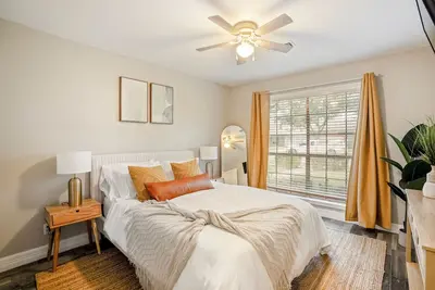 Image de Spacious 4br/2. 5ba Houston Home, Pool, WiFi & Ac Included