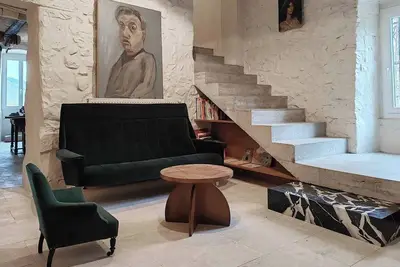 Image de Charme et Confort - Maison Rénovée avec Piscine -