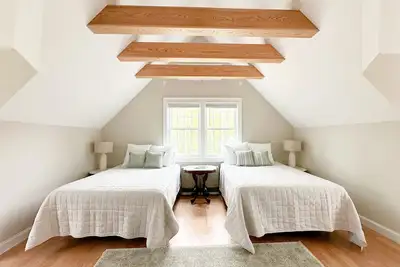 Image de New! Sleeps 10 4Bdrm/4Bath Home - Jenness Beach Gem!