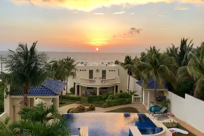 Image de Oceanfront Luxury at Casa De Las Palmas / Isla Mujeres / 8br / 10ba / Sleeps 16