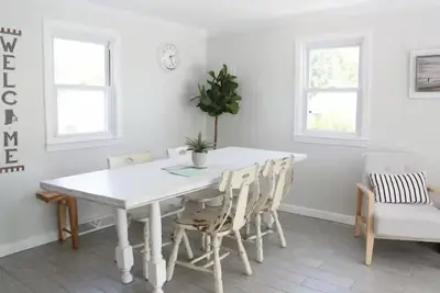 Image de Walk to Narragansett Beach, Boon Street Market, Coffee, etc