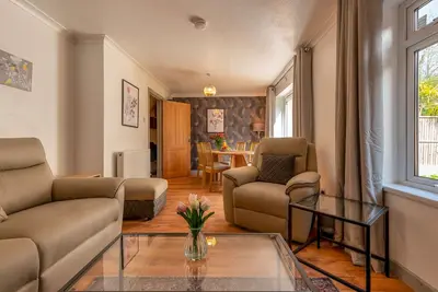 Image de Charming Home + Garden | Family-Friendly Telford - Pass the Keys