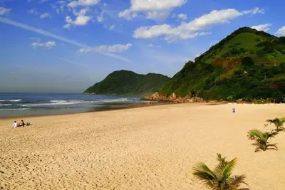 Image de Apto a 400m da Praia do Tombo c WiFi e garagem
