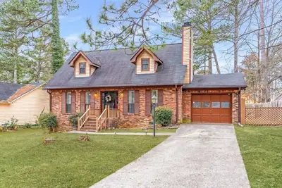 Image de Massive 3 bedroom with fenced yard!