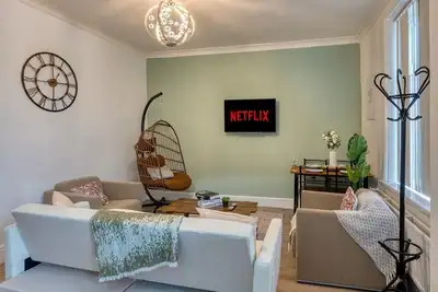 Image de Cosy Home Pets Welcome Sleeps 8 Parking Perfect for Contractors and Large Group