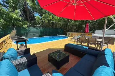 Image de New! Fun&Stylish Home near Atl w/Foosball, AirHockey, Games, Bbq, HotTub, Summer:Pool