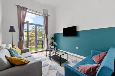 Image de Modern Stonehouse Retreat | Free Parking | Sleep 7