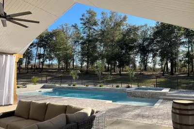 Image de Spacious 5/4 Estate w/Private Pool and Spa easy drive to Gulf Shores/Pensacola