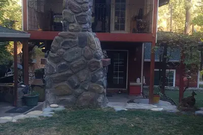 Image de Cozy 2-bedroom, 2bath house in enjoyable Redding with WiFi, Ac. 2 creeks