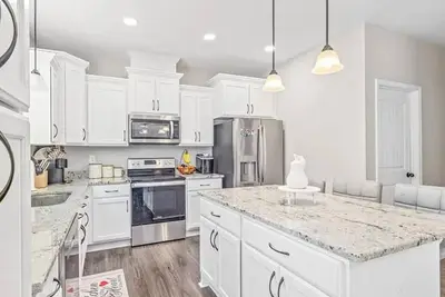 Image de Spacious 4-bedroom farmhouse minutes from Covington Square, with Ac, WiFi