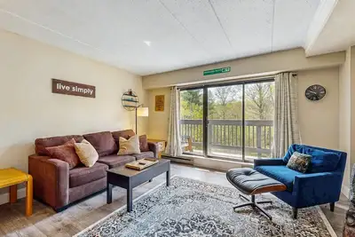 Image de Cozy condo w/ mountain & golf course views, walk to lifts, complex amenities