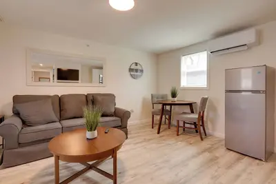 Image de 3 Mi to Main St & Beach: Coastal Cape Cod Escape!