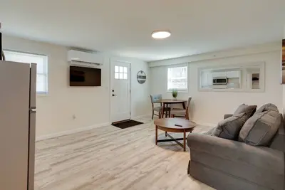 Image de 3 Mi to Onset Beach: Sleek Apartment in Wareham