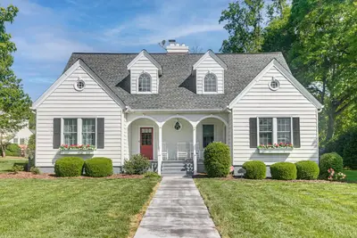 Image de Walk to Dining & Shops: Historic Belmont Home