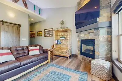 Image de Beautiful condo with river views, deck, Bbq, WiFi, and nearby activities