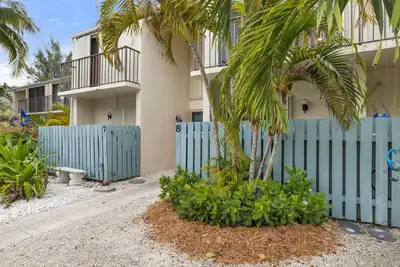 Image de Cozy Family Townhome next to Tennis Courts in Fl Keys Gated Community