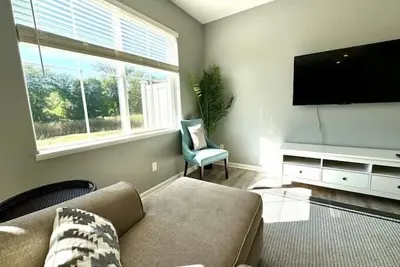 Image de Welcome to The Willow - Spacious 4-bedroom townhome close to Msu