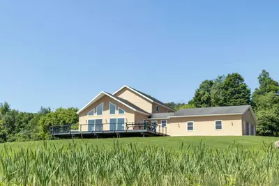 Image de House w/Scenic Deck, Hot Tub & Barn