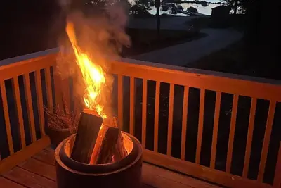 Image de Sebago Lake Retreat - Sunset Views, Fire Pit, Family Fun