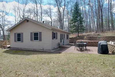 Image de Lake Nokomis  Cozy 2-Bed Getaway for Couples, Families & Outdoor Enthusiasts