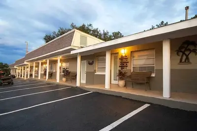 Image de Charming boutique hotel. Newly remodeled, cozy, private getaway & adult only!