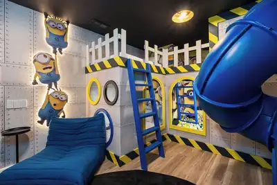 Image de 10 Min to Disney, 6bd, Themed, Game Room, Sauna & Pool, Golf Sim, Free Waterpark