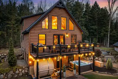 Image de Adventure&Wellness ~Hot Tub ~Sauna ~Yoga+Weights ~Theater ~15min to Sunday River