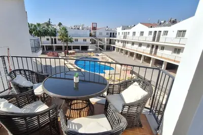 Image de Coastal Paradise, Lovely comfortable apartment, in quiet location.