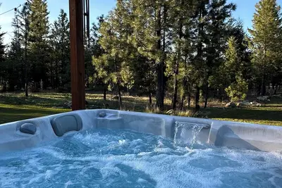 Image de Family friendly house minutes from Silverwood with hot tub & fire pit