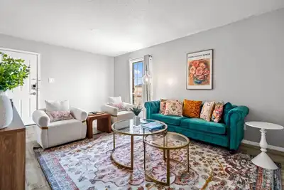 Image de *Colorful Cozy Escape w/ Grill