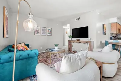 Image de Dazzling & Stylish Extended Stay Apt w\/ Grill