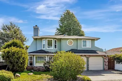 Image de Spacious Home Just Steps to the Beach