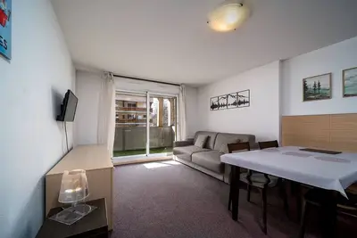 Image de studio 5 pers au pied des pistes