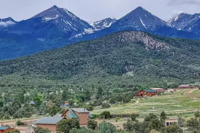 Image de Cozy 3-bedroom mountain cabin with breathtaking 360 degree view