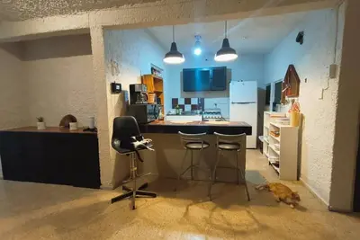 Image de Cozy full house, 3 bedrooms, excellent location at downtown, shared with 2 cats