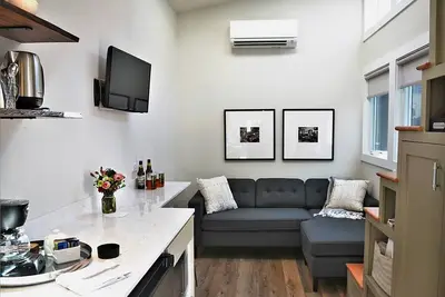 Slabtown Village - 3 Tiny houses in Nw Portland with Ac, WiFi & Free Parking!