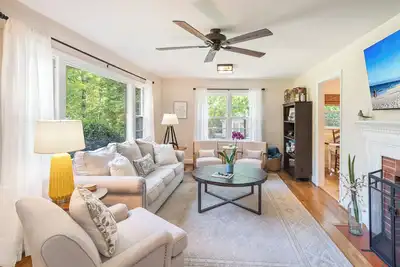 Image de Bright, Cozy, and Just Minutes to the Best of Raleigh