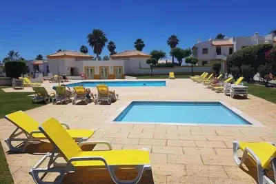 Image de Large 1-Bed Apt - Sleeps 4 - Pool & Garden