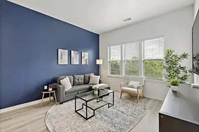 Image de Stylish 1bd Retreat | 5 Mins to Downtown | Free Parking + Gym + Sleeps 6