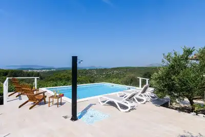 Image de Maison pour la famille avec la piscine Žedno, Ciovo (K-23762)