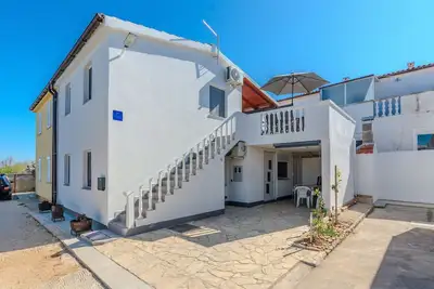 Image de Appartement de deux chambres avec la terrasse Vir (A-24319-a)