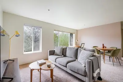 Image de Blueground | Univ Dist, pet area & elev, nr Uw