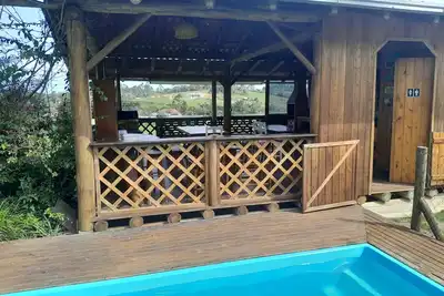 Image de Country house with pool, football field and lake near Beto Carrero