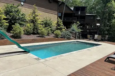 Image de Luxury 4br/4. 5ba, In Ground Pool, Hot Tub, wifi, Game Room