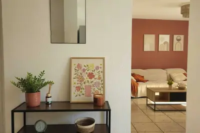 Image de Appartement maison de village rénové avec garage à 10 min de la plage!