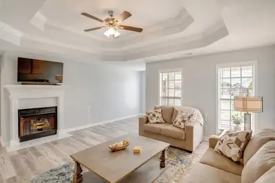 Image de Patio & Spacious Yard: Home in Athens