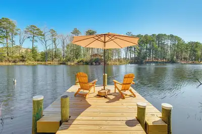 Image de Dock, Sunrooms & Fire Pits: Deltaville Home!